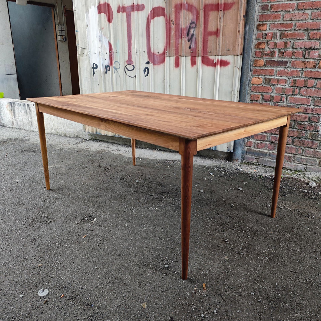 Ramberg Dining Table